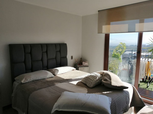 Departamento En Venta De 3 Dorm 2 Est + 1 Bod. En La Flo
