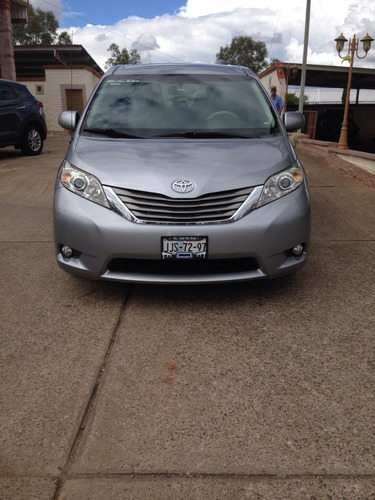 Imagen 4 de 14 de Toyota Sienna Xle Tela Aut 6 Cil 2012 Plata