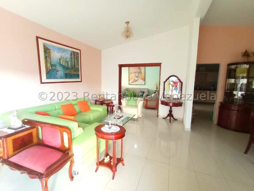 Julio Latouche 24-7529 Casa En Venta Trigal Sur Valencia, Amplia, Cómoda, Totalmente Re-modelada, Tanque Subterráneo