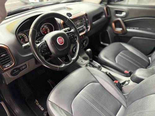 Fiat Toro 2.4 Volcano 16v Flex 4x2 Aut. 4p