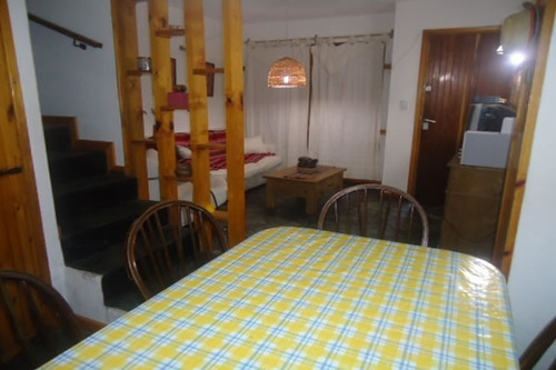 Imagen 6 de 16 de Dùplex Construido En Un Lote Sobre Elevado Con Pendiente Muy Pronunciada En Zona Centro