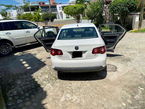 Imagen 8 de 8 de Volkswagen Bora 2009 2.5 Dsg At
