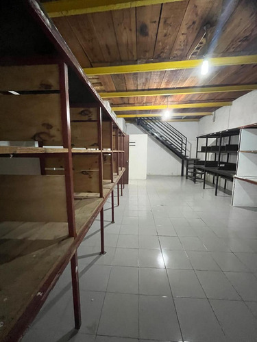 Renta De Local Comercial 89 M2 En Esquina En García Ginerés