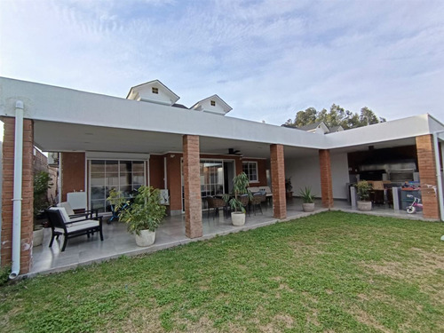 Exclusiva Casa En Condominio En Venta De 4 Dorm. En Machalí