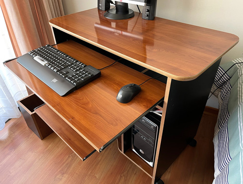 Mesa Para Computador Y Basurero (Usado)