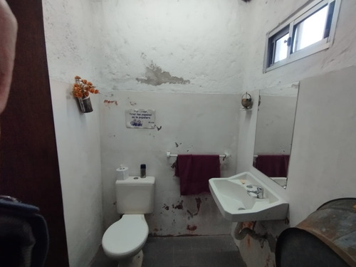 Se Vende Casa De 3 Dormitorios Con Gran Terreno Sobre Ruta 8 Próxima A Zona America