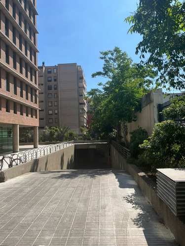 En Primer Y Segundo Subterráneo, Acceso Controlado