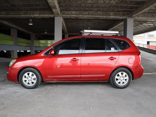 Kia Carens RONDO LX 2.0 MT 4X2 7 PSJ