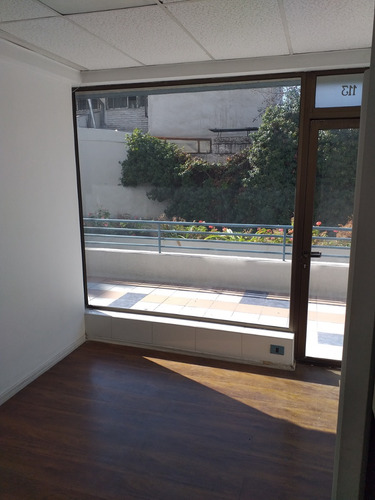 Local Interior Frente Integramedica Manquehue