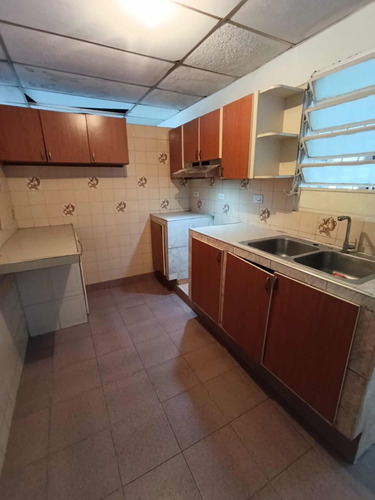 Casa Comercial Con Amplio Patio En La Candelaria, Valencia - Terraza Atm