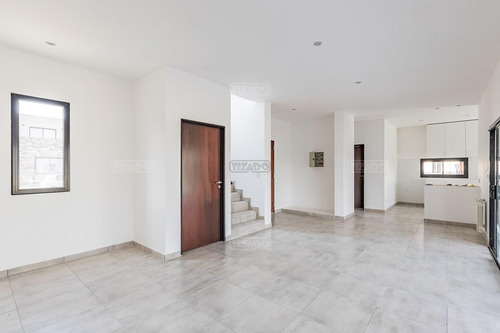 Casa En Venta En Vila Marina Ii, Villanueva, Tigre