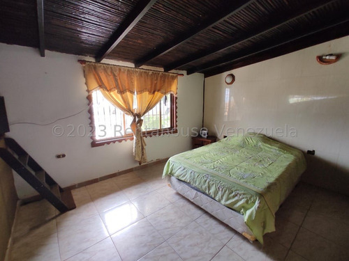 Casa Con Terreno En Venta En La Colonia Tovar. Ljsa 25-13565