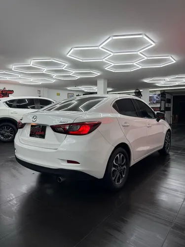 Mazda 2 1.5 Grand Touring Sedan