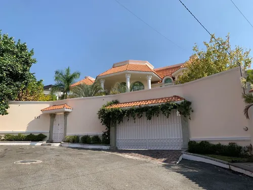 Preciosa Residencia En Venta