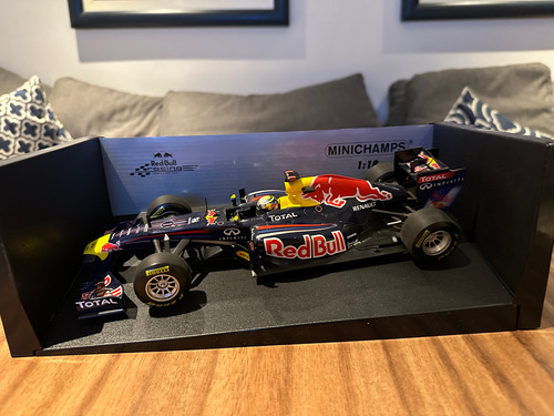F1 Red Bull S Vettel Campeon 2011 Minichamps 1:18 Rb7 Azul (Usado)