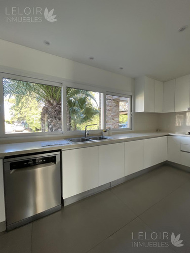 Casa En Venta 4 Amb En Barrio Cerrado Altos Del Sol