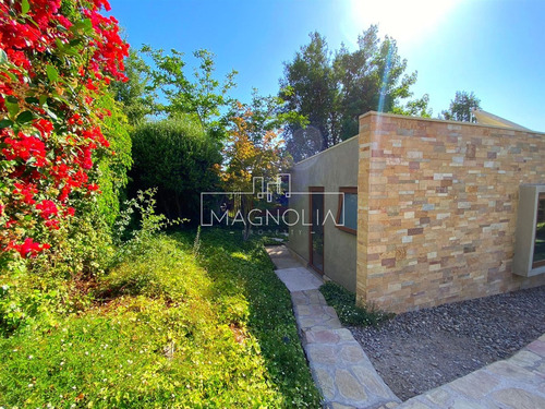 Casa En Venta De 5 Dorm. 4 Baños Mas Serv. En Piedra Roja