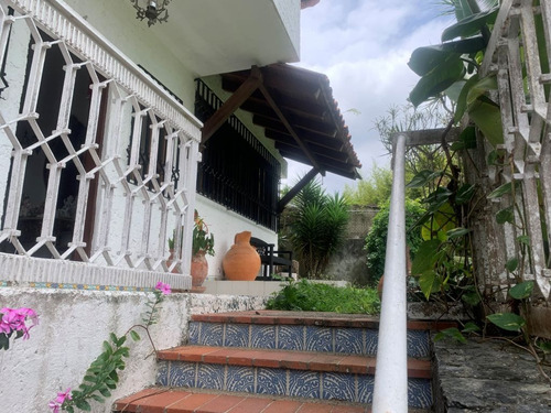 Oportunidad De Invertir En Esta Clásica Casa En Venta La Lagunita Country Club Mls-25-309 Mv
