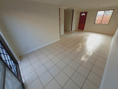 Linda Casa Con Acceso Controlado En Portal Del Bosque, Maipu