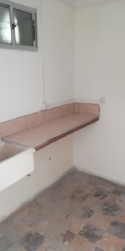 Apartamento De 1 Dorm. Interior Con Patio, Sobre Avenida