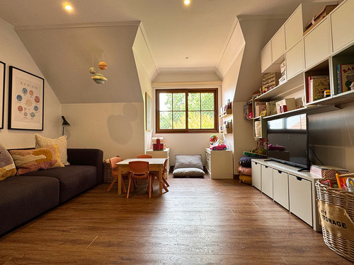 Casa Chilena | 5 Dormitorios + Estar Y Servicio