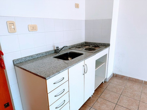 Venta Monoambiente Con Balcon Muy Luminoso Flores