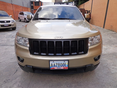 Imagen 2 de 10 de Jeep Grand Cherokee Laredo 2011 4x2 Automático