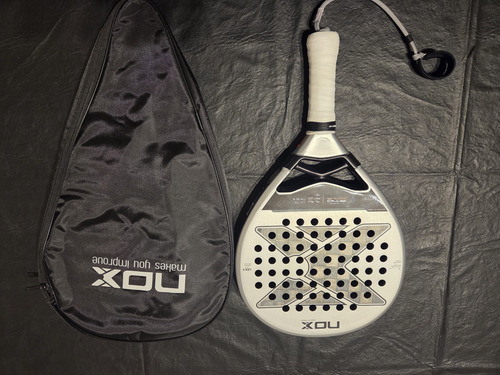 Paleta De Padel Nox At10 18k 2024 Agustin Tapia Plateado (Usado)