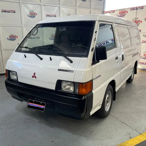Mitsubishi Panel L300 2012