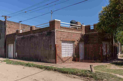 Venta Casa 2 Dorm A Media Cuadra De Av Blas Parera