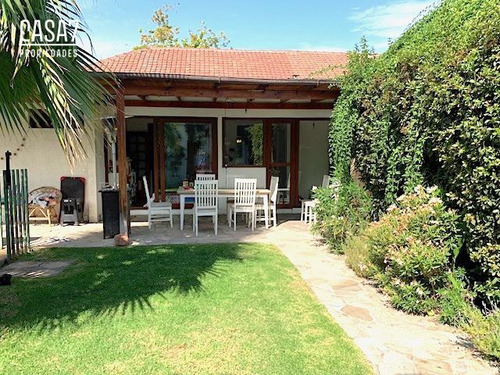 Casa En Venta De 3 Dorm. En Ñuñoa