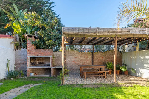 Casa De 2 Plantas En La Mansa