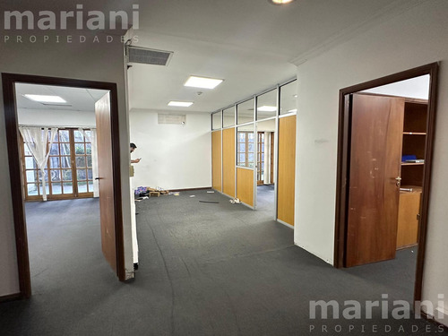 Alq - Local De 2.500m2 En 3 Plantas - Av. Belgrano 900