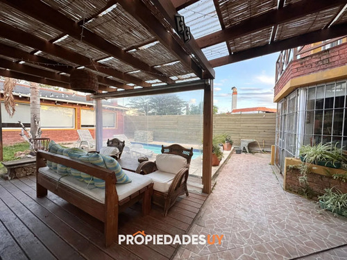 Casa En Venta Playa Mansa - 4 Dormitorios Parada 19.