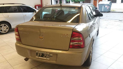 Chevrolet Astra Gls 2.0 2010 Con Gnc