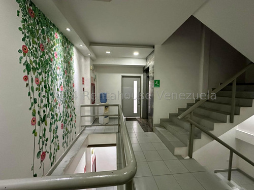 Edificio Comercial En Venta Cinco Niveles Oficinas Equipadas Deposito Amplio Estacionamiento Zona Centro Maracay Estef 25-1091