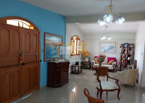 Casa En Urbanizacion San Camilo , Los Teques Altos Mirandinos