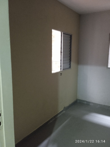 2 Casas Individuais A Do Fundo Com 4 Cômodos E Lavandcômodos