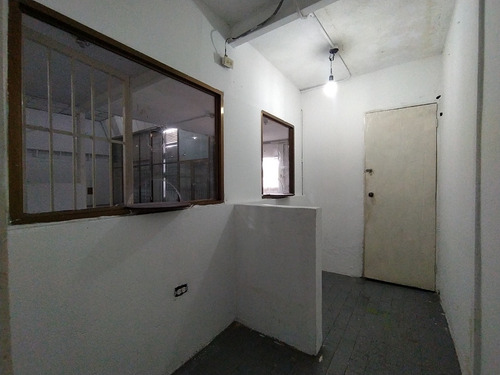 Imagen 6 de 17 de Galpon En Venta A Pie De Calle