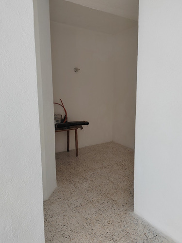 Casa De Un Piso Con 2 Habitaciones Muy Bien Ubicada