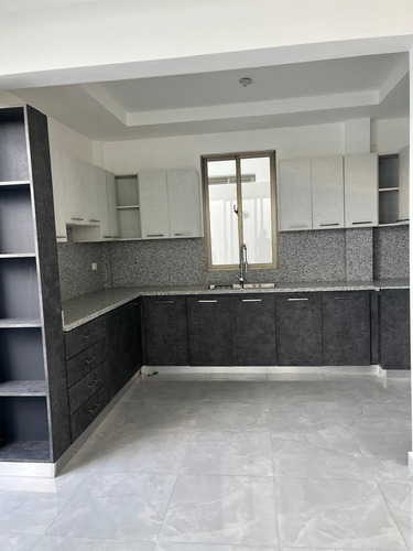 Venta Casa Con Marquesina Doble De Tres Niveles