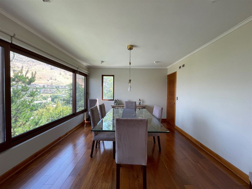 Moderna Casa Con Espectacular Vista A La Cordillera
