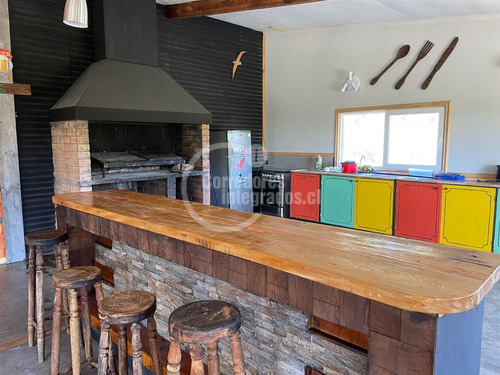 Casa En Venta De 5 Dorm. En Puerto Varas