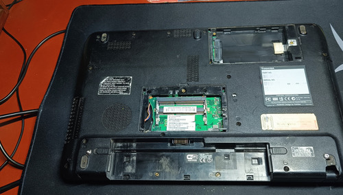 Laptop Toshiba Intel Core I3 / Para Reparar (Usado)
