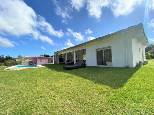 Imagen 17 de 26 de Moderna Casa Con Piscina En Barrio Privado Verde Mora, Punta Del Este