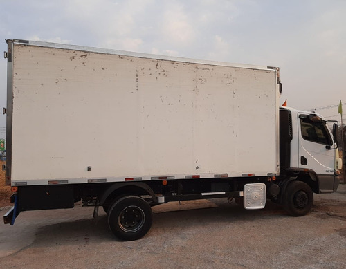 Imagem 3 de 9 de Mercedes Benz Accelo 1016 2014 4x2 Baú Refrigerado