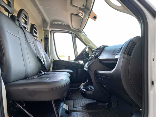 Imagem 2 de 8 de Fiat Ducato 2018 2.3 Curto (8m3) 5p