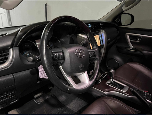 Imagen 2 de 8 de Toyota Sw4 2018 2.8 Srx 177cv 4x4 7as At