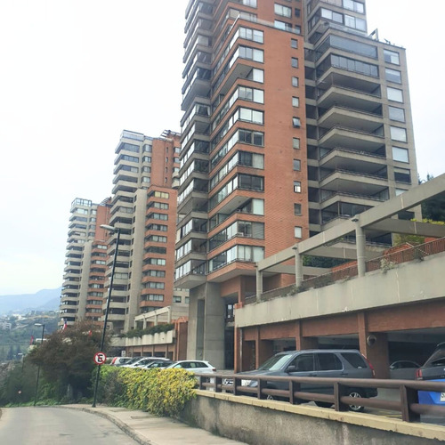 Vista Insuperable A Santiago / 4d +3b + E + B / Piso 7