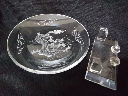 Dragão De Vidro 3d Gravado Laser C/base 18cm Diâm Ref-a Novo
